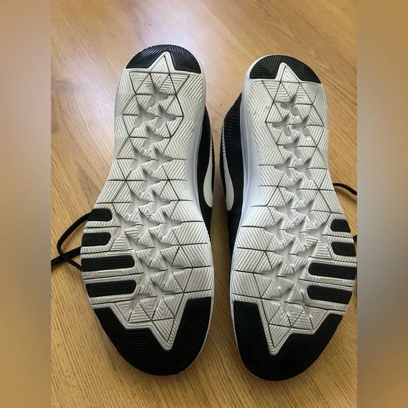 Nike Black Athletic Shoes with Breathable Mesh Design - Picture 6 of 9